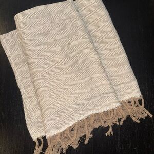 🍂Parkland Collection Beige Herringbone Throw Blanket🍂